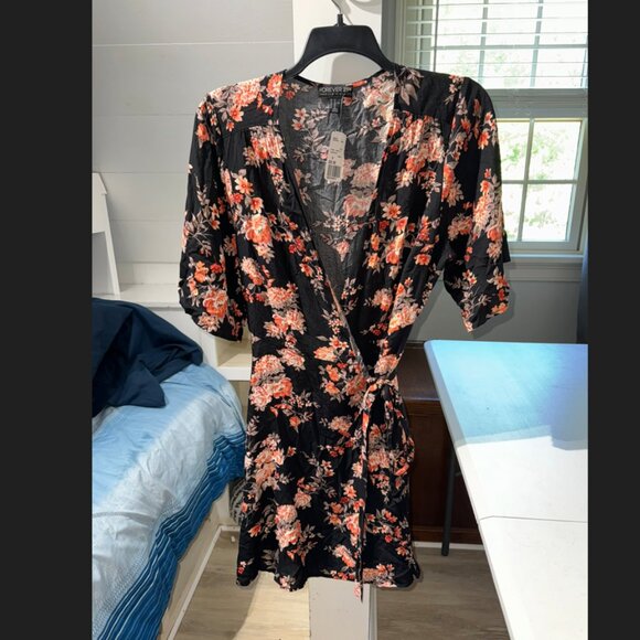 NWT Forever 21 Plus Size Black & Peach Floral Mini Wrap Dress Sz 1x - Picture 1 of 6